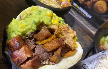 Las Montañeras Arepas Rellenas